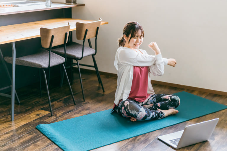 自宅でできるストレートネック改善ストレッチ