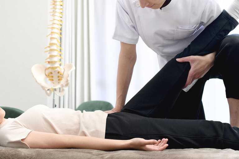 股関節の痛みとは？原因と代表的な症状